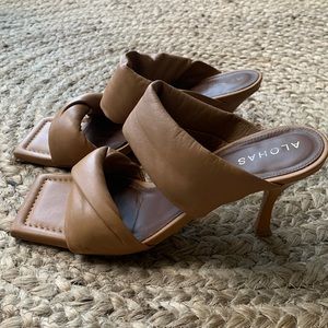 Alohas Twist Strap Camel